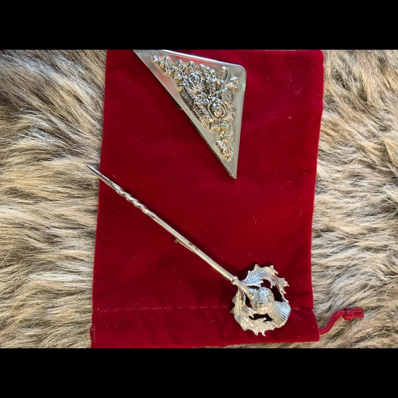 Collar brooch and lapel pin